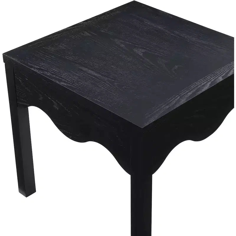 Table d'appoint festonnée en chêne noir