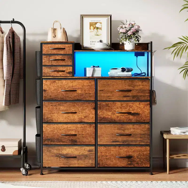 Commode de Rangement 55 avec 8+3 Tiroirs en Tissu, 4 Poches Latérales, Lumières LED et Station de Charge pour Chambre à Coucher