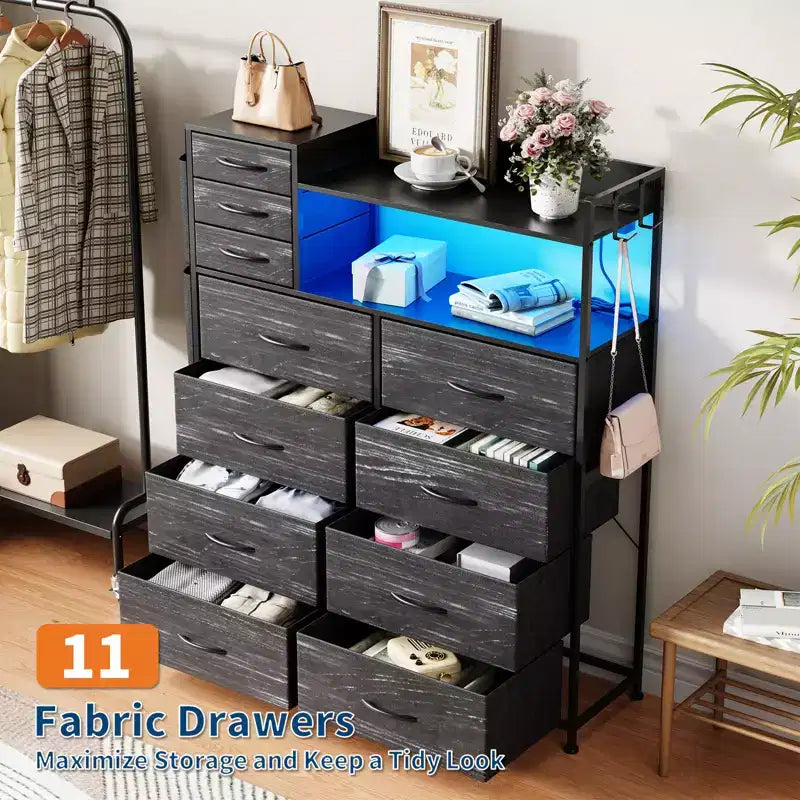 Commode de Rangement 55 avec 8+3 Tiroirs en Tissu, 4 Poches Latérales, Lumières LED et Station de Charge pour Chambre à Coucher