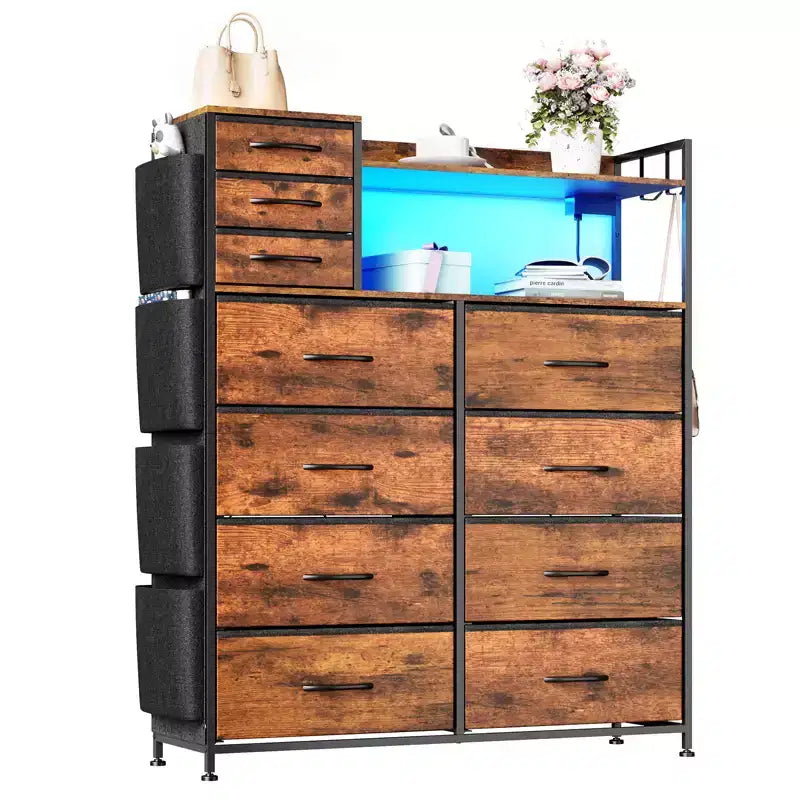 Commode de Rangement 55 avec 8+3 Tiroirs en Tissu, 4 Poches Latérales, Lumières LED et Station de Charge pour Chambre à Coucher