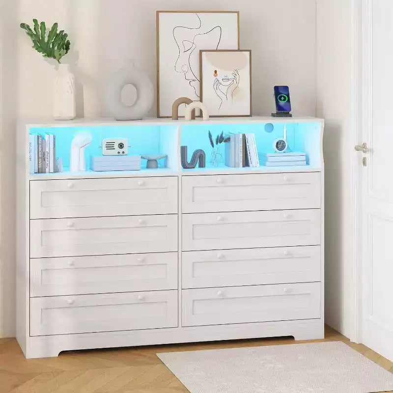 Commode 8 tiroirs avec station de charge et lumières LED, commode moderne avec prise de courant, meuble de rangement pour chambre, salon