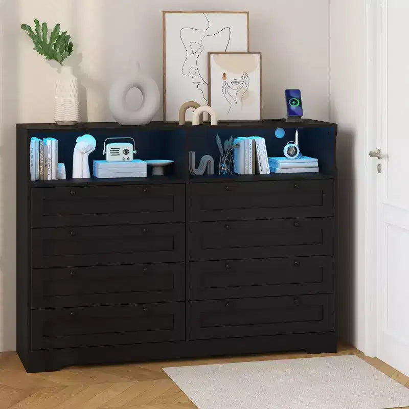 Commode 8 tiroirs avec station de charge et lumières LED, commode moderne avec prise de courant, meuble de rangement pour chambre, salon